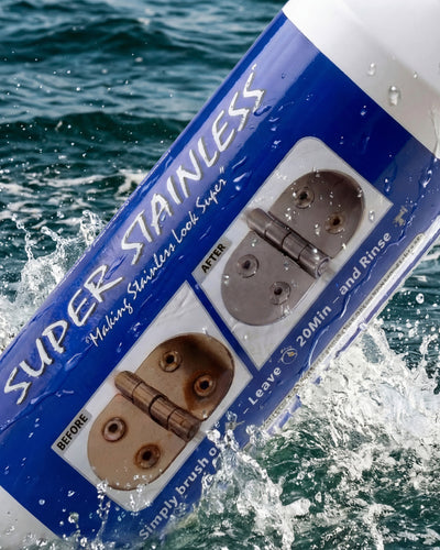 Super Stainless rengjør og beskytter rustfritt stål i båt