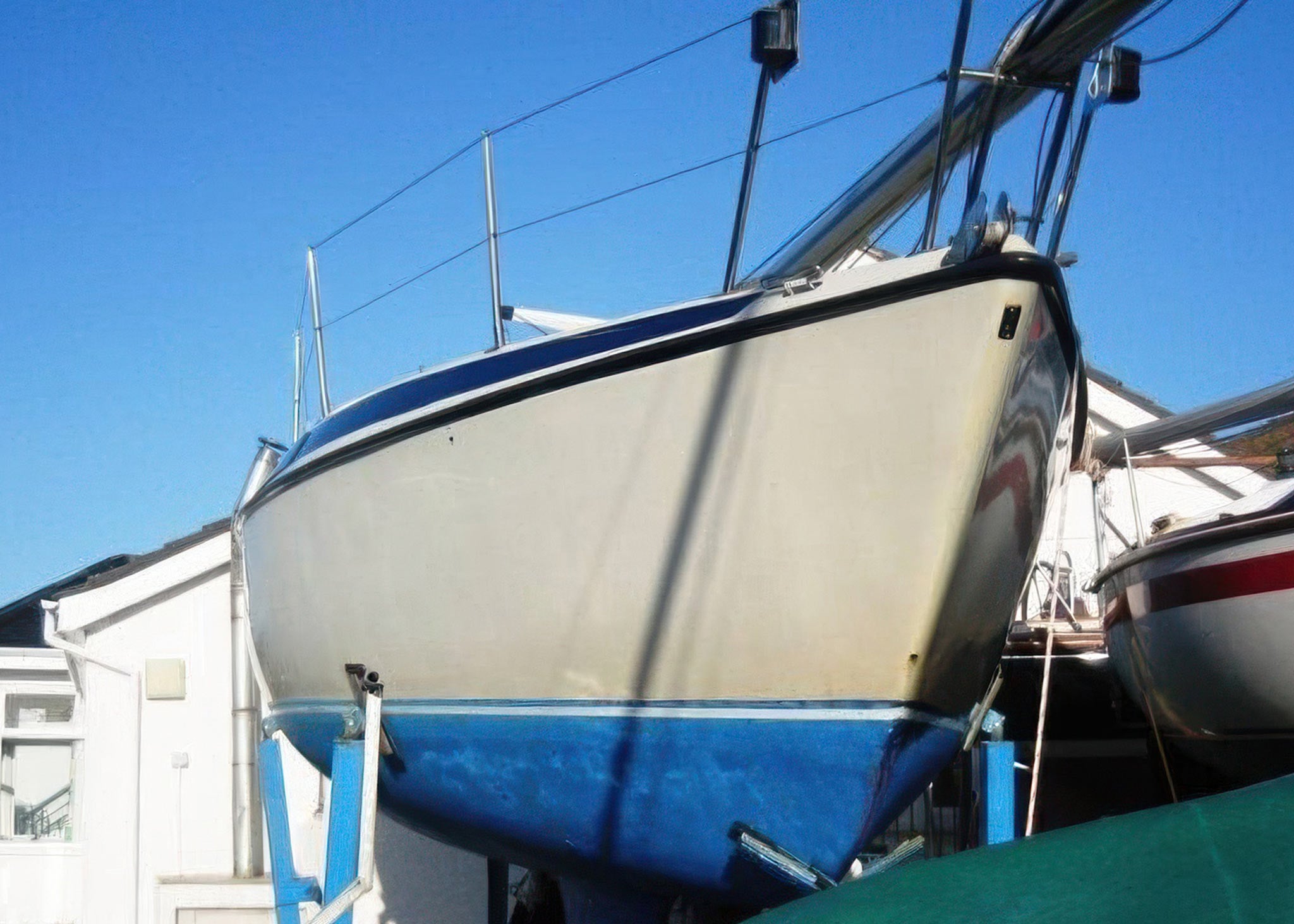 Gelcoat med gulning og misfarging før rengjøring