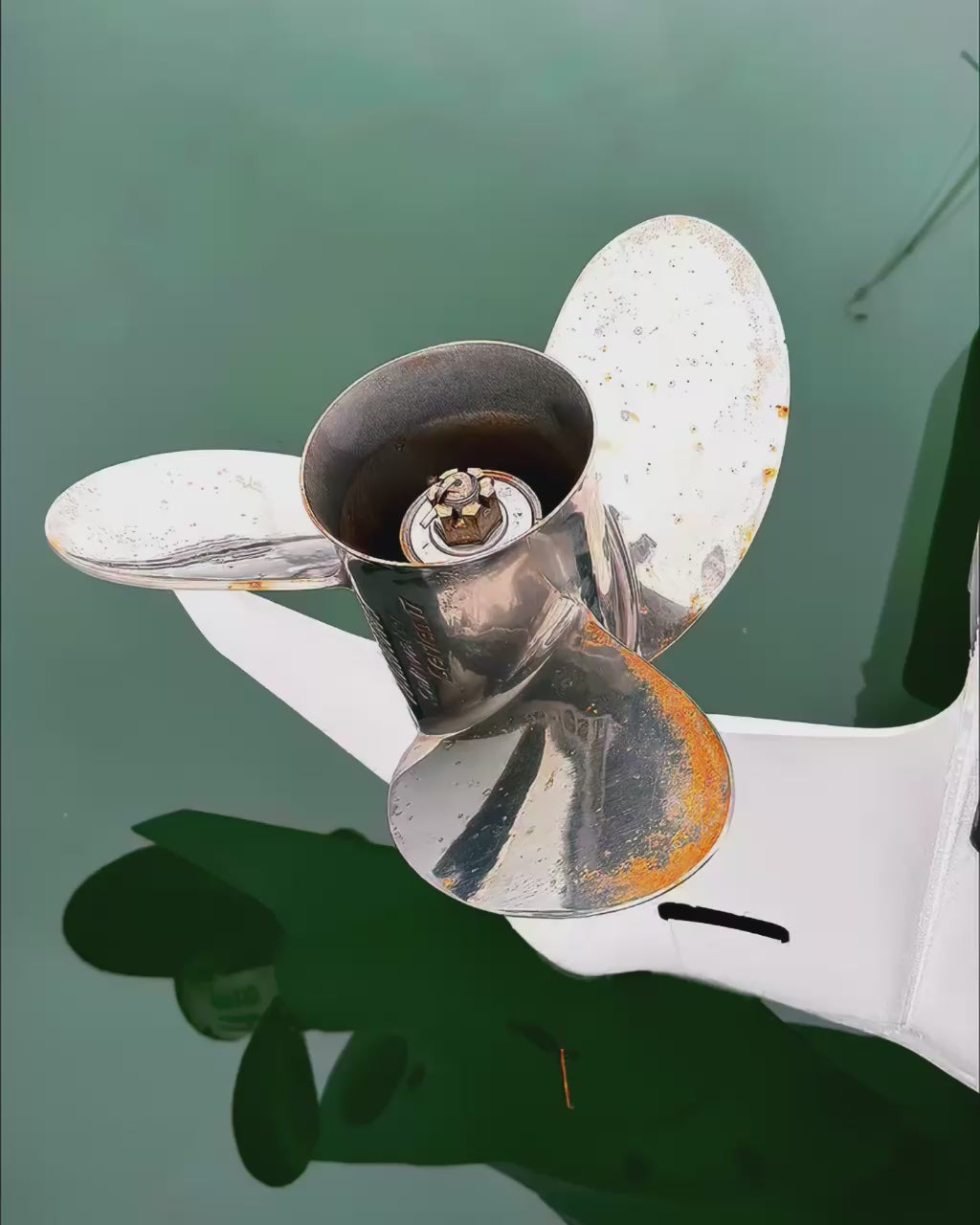 Ladda video: Super Stainless gir glans til rustfrie detaljer om bord